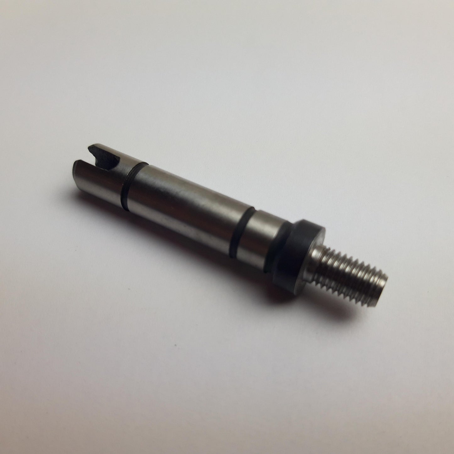 WATER PUMP SHAFT Hytrack HY510S