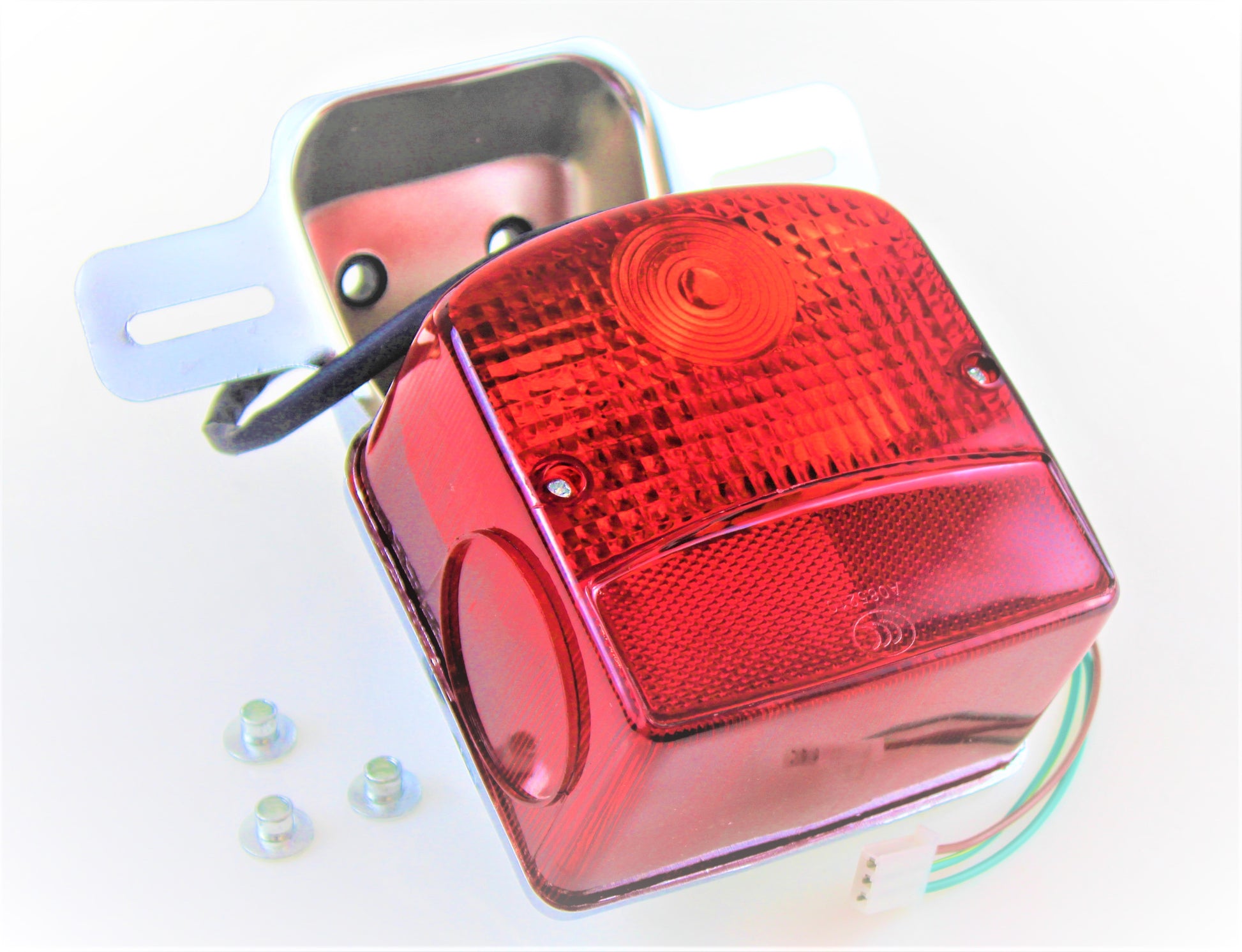 Tail light complete with mount Suzuki GN125 GN125000048